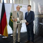 Ministerpräsident Kretschmer überreicht den Verdienstorden des Freistaates Sachsen an Hartmut Schnorr von Carolsfeld (Köln) (© Pawel Sosnowski)